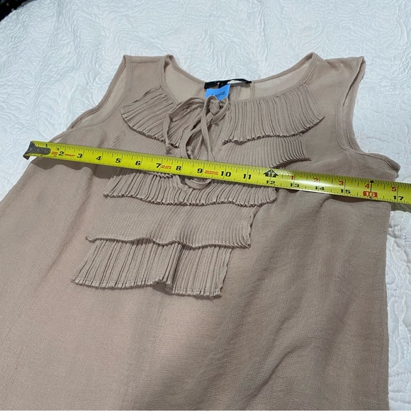 Ruffle Sleeveless Keyhole Top - Picture 7 of 9